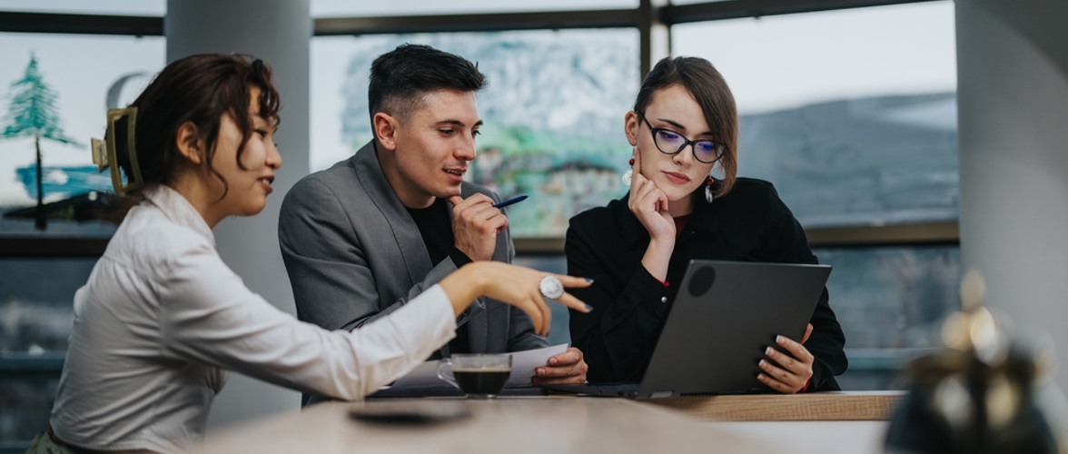 Why Confidence in Decisions Erodes Before Results Do